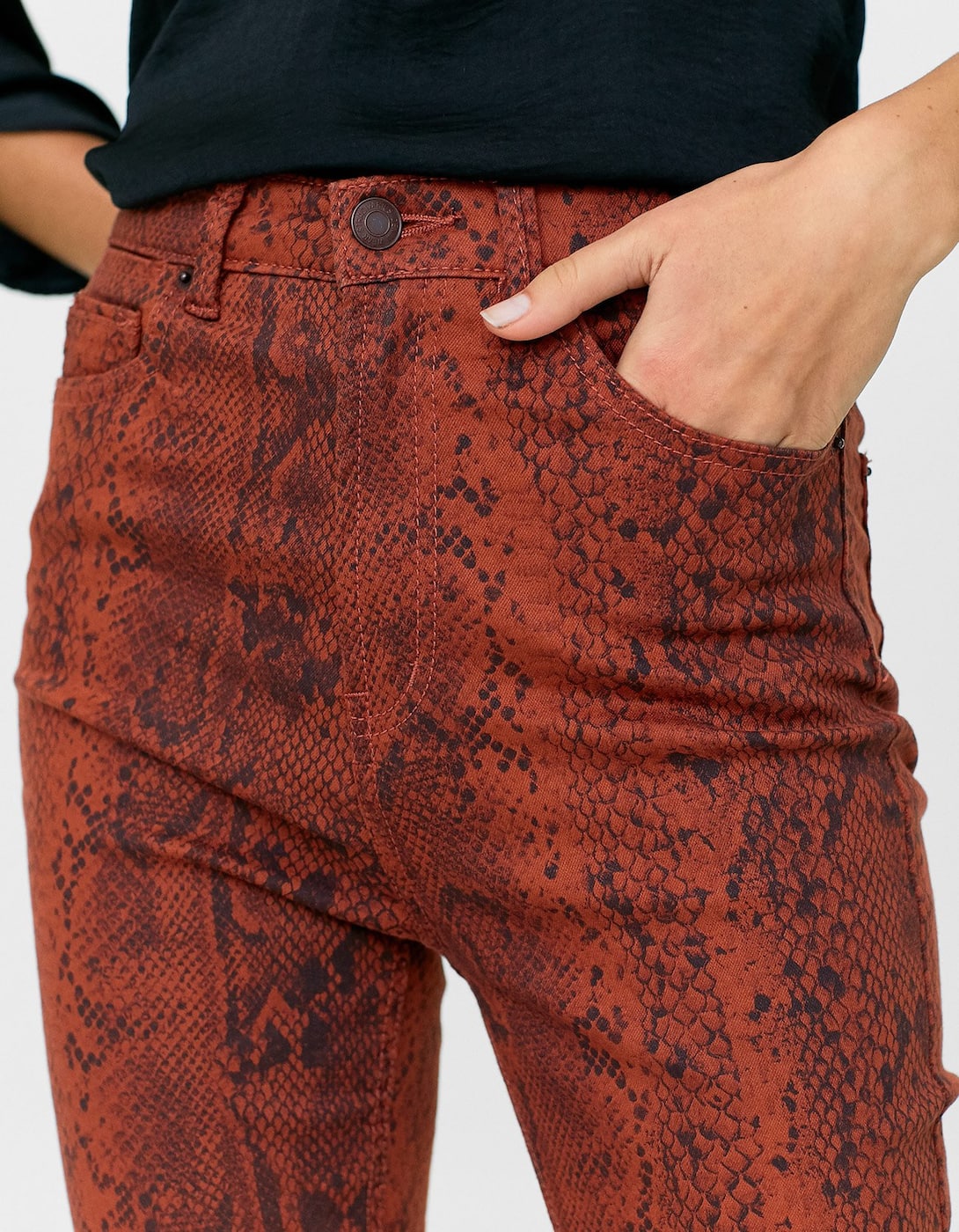 Pantalón super high waist snake print