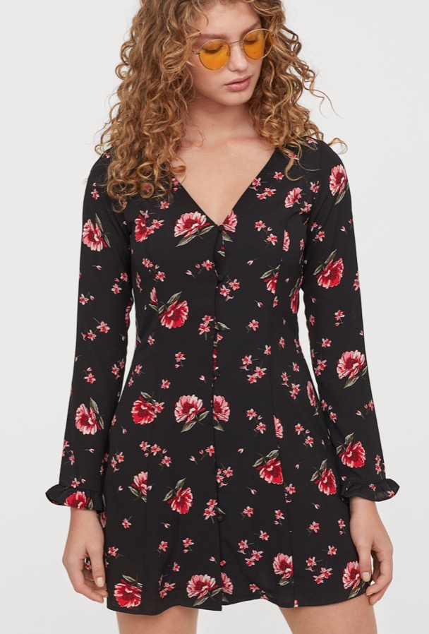 Vestidocamisero negro con estampado de flores rojas