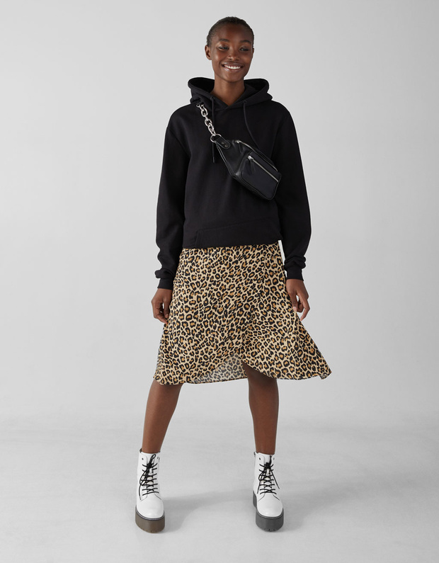 Bershka tiene la famosa falda de leopardo que se agotó en Zara | Noticias