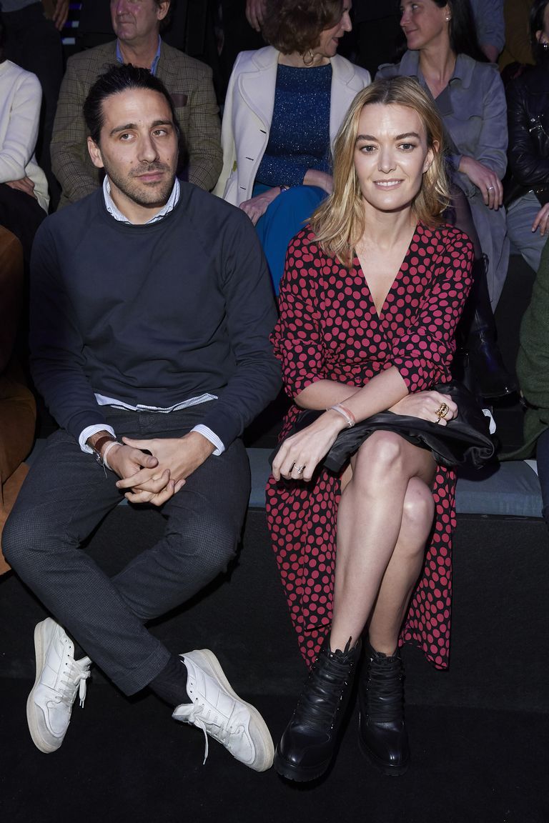 Marta Ortega y su marido en el desfile