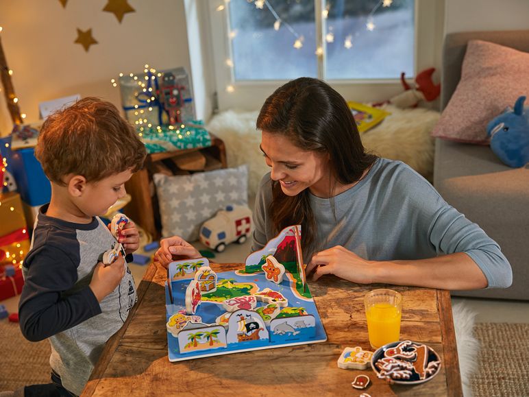 Niños jugando con los puzzles