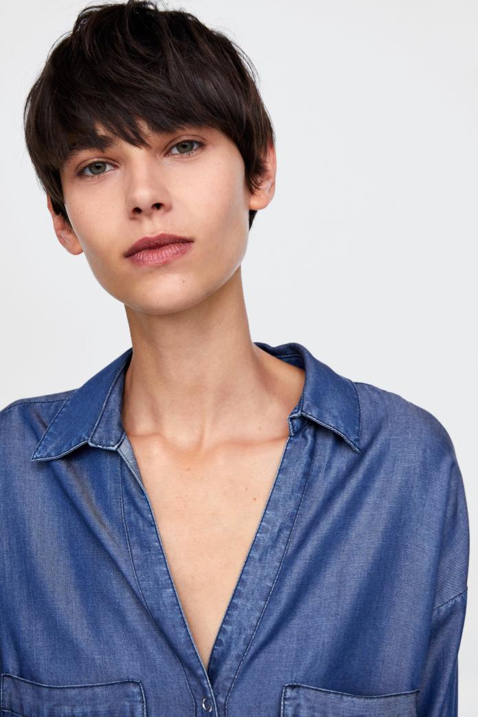 Modelo de Zara con camisa de la firma