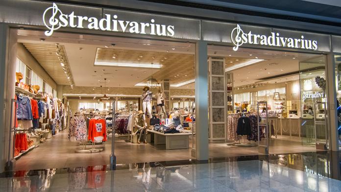 Entrada de una tienda Stradivarius