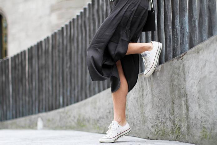 Street style con zapatillas converse