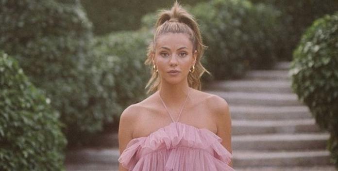 Influencer con vestido de Zara