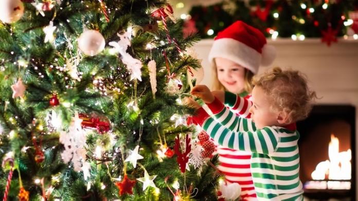 Niños celebrando la Navidad