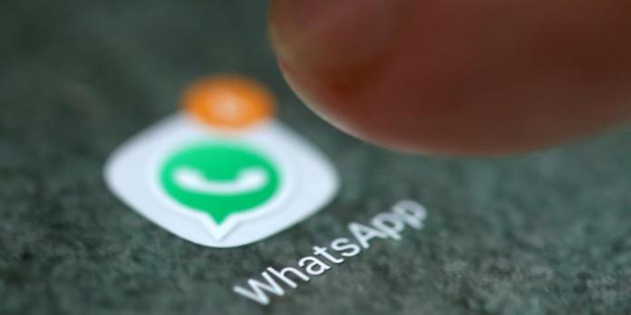 App WhatsApp en el teléfono móvil