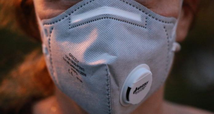 Mascarillas con válvula: motivos por los que las desaconsejan