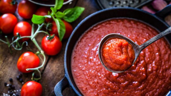 Cómo preparar una auténtica salsa de tomate para pizza italiana