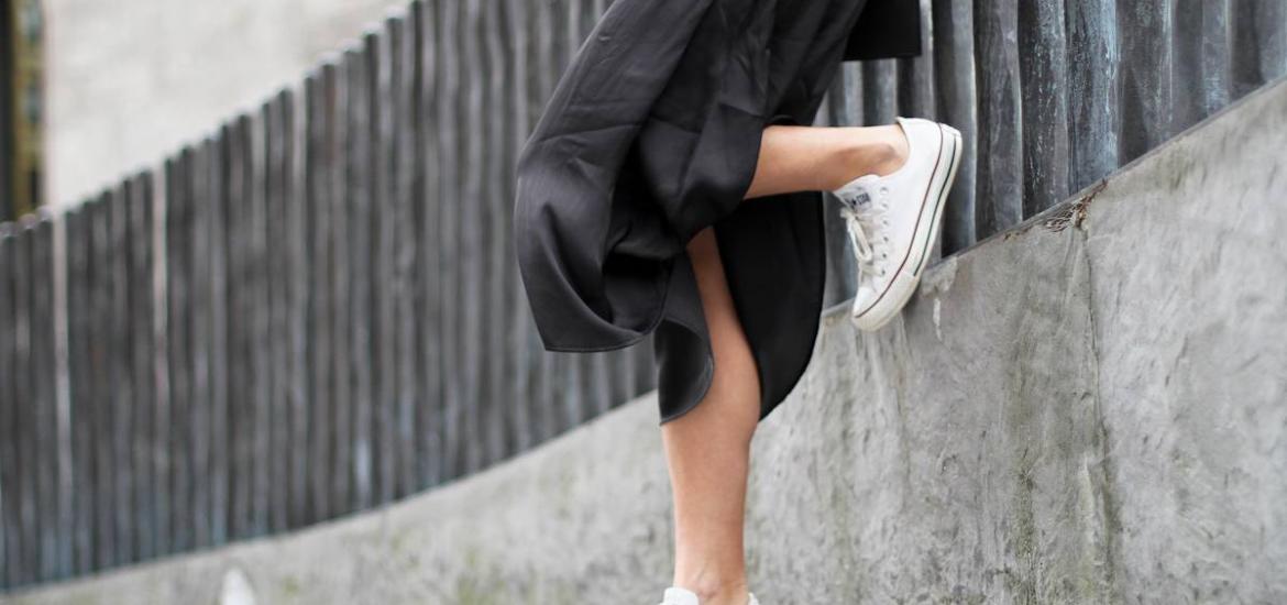 Street style con zapatillas converse