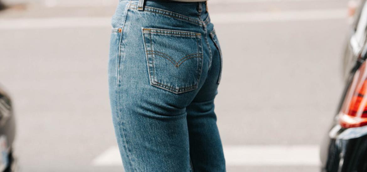 Pantalón ajustado en street style