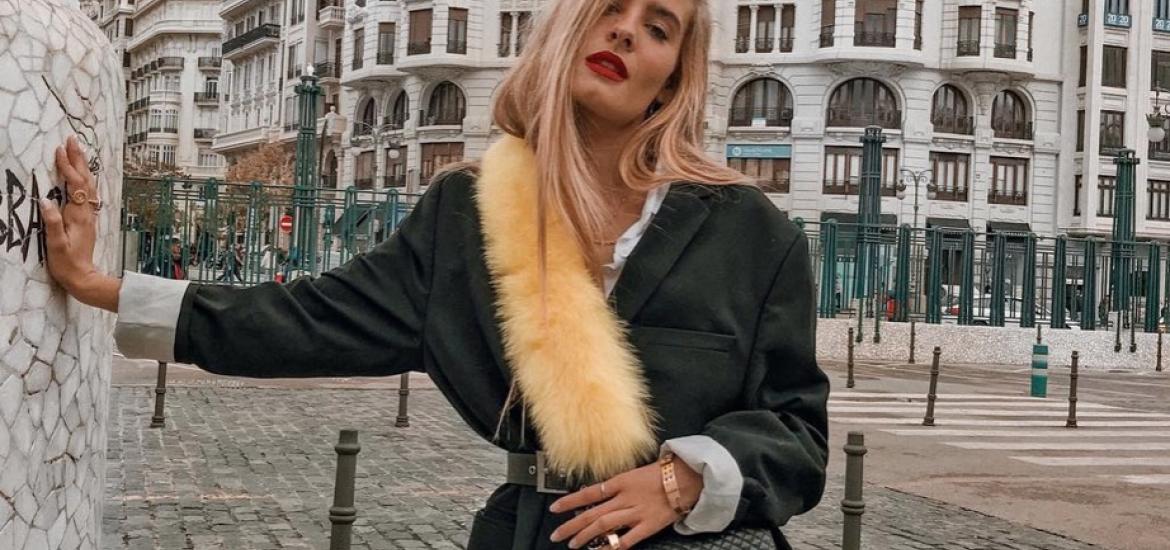 Teresa luciendo un look de blazer con cinturón