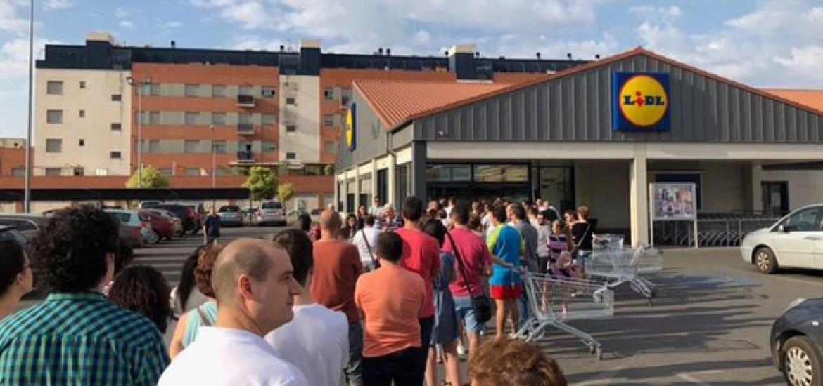 Colas en los supermercados Lidl