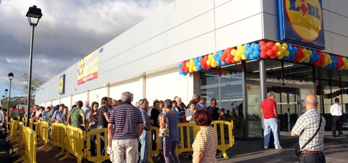 Colas en los supermercados Lidl