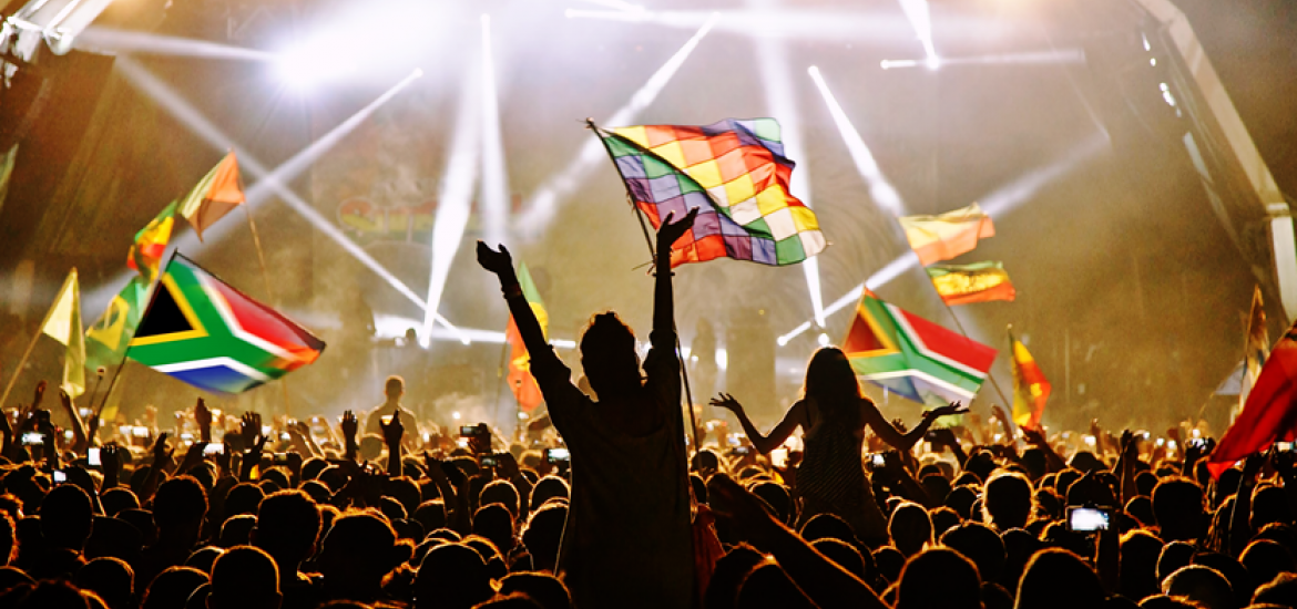 Imagen de personas disfrutando de un festival