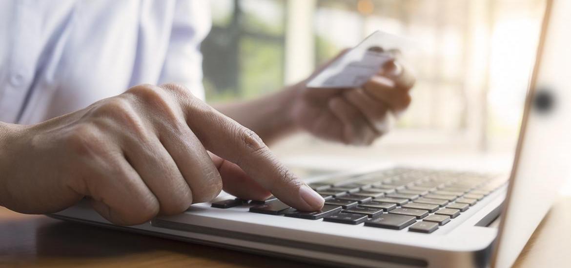 Trabajando con ordenador portátil