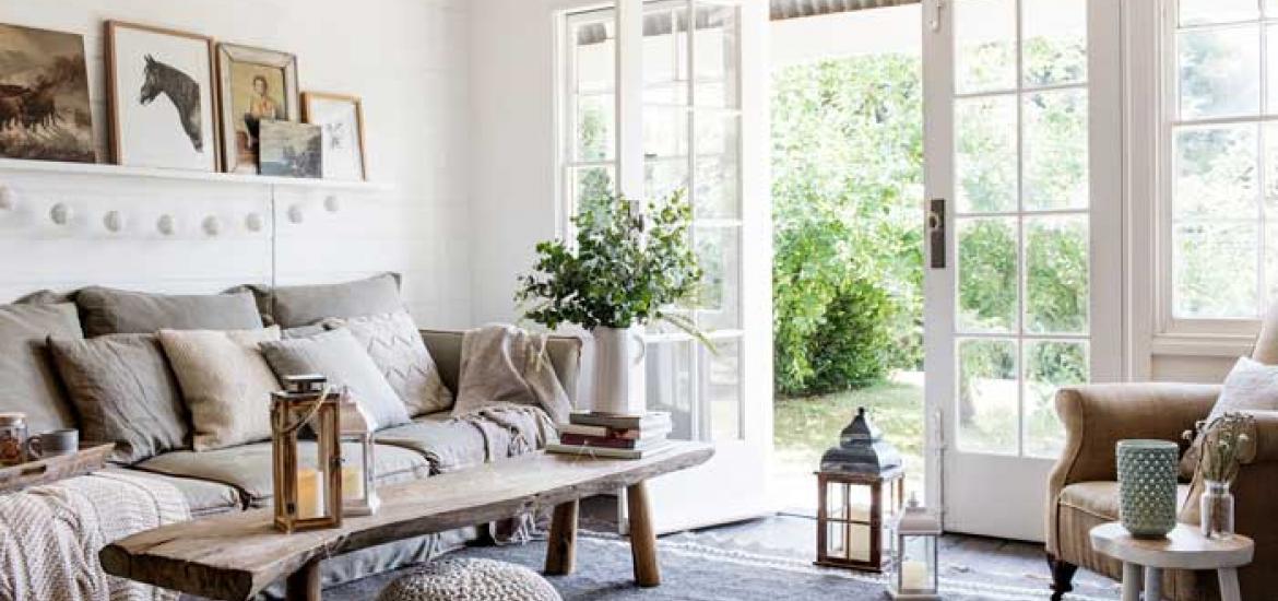 Estancia decorada en el hogar