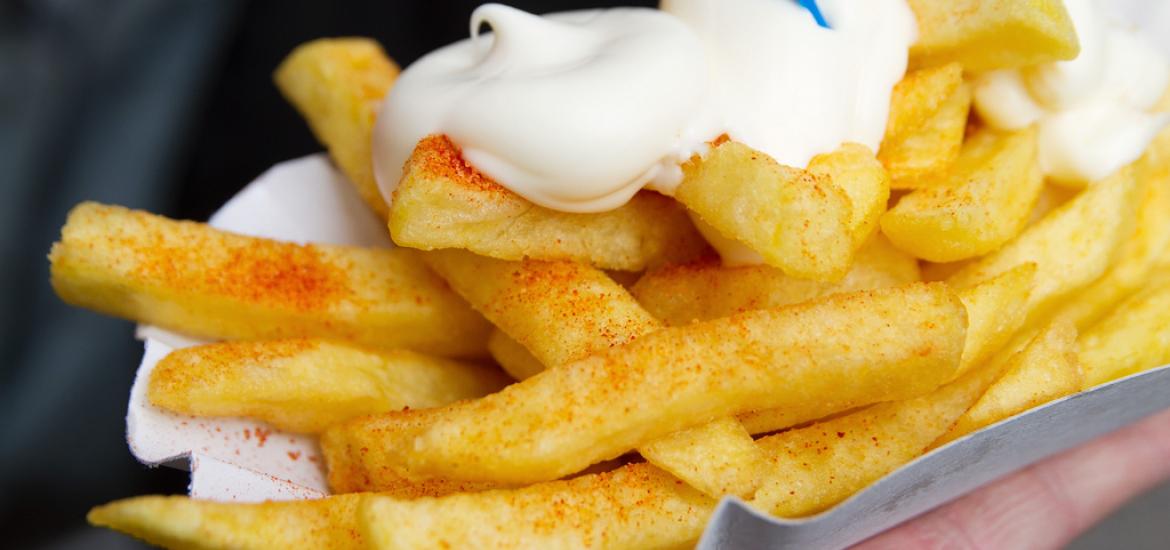 Patatas fritas con mayonesa