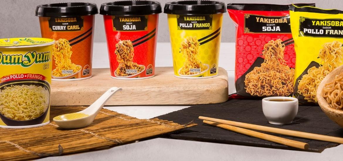 Fideos orientales yakisoba y yum yum de Mercadona: diferencias y cómo prepararlos