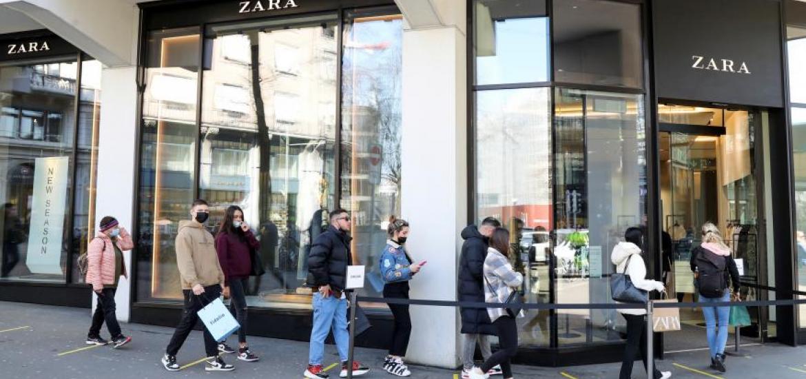 Zara: vestido midi que se puede convertir en chaleco
