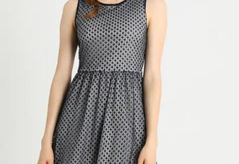 Rebajas en moda femenina con descuentos del 60 por ciento en Zalando