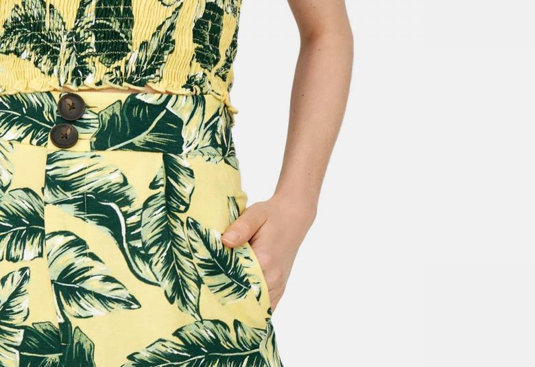 Pantalón Stradivarius para mujeres con curvas