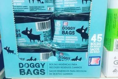 Fotografía de las bolsas para recoger residuos caninos que comercializa Mercadona