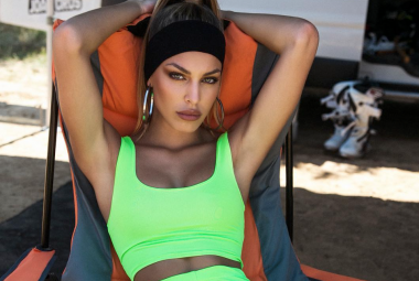 La modelo Jessica Goicoechea luciendo prendas de su colección