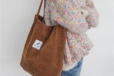 Bolso de pana disponible en Aliexpress