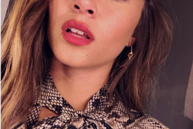 Aitana luciendo camisa de Stradivarius