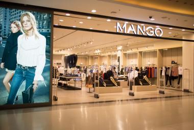 Entrada a una tienda de Mango