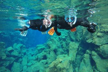 Personas practicando snorkle