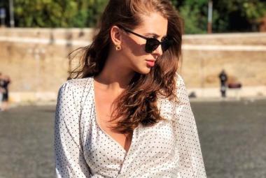 Influencer con el vestido viral de hym