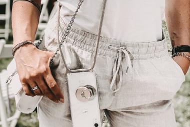 Funda de móvil con cordón