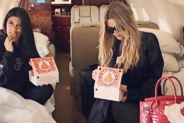 Kardashians comiendo Popeyes