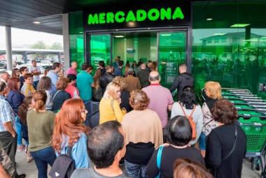 Colas en los supermercados Mercadona