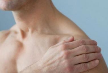 Hombre probando el gel anticonceptivo