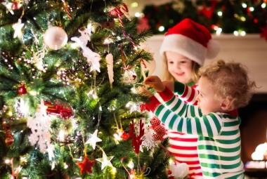 Niños celebrando la Navidad