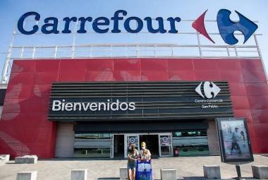 Carrefour: tumbona plegable con parasol